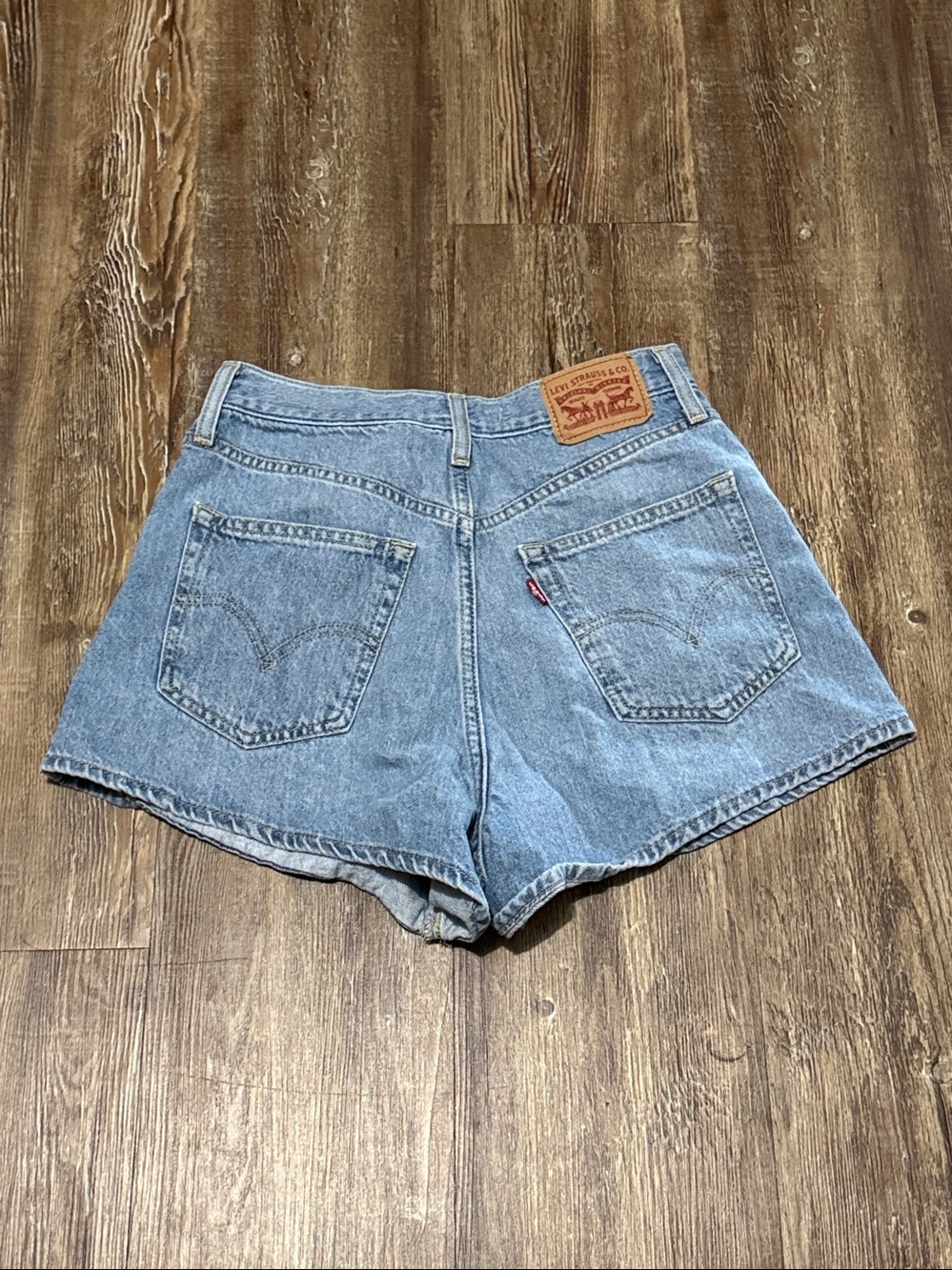 Levi's High Waisted Mom Shorts Women's 27 Wide Hem Summer Denim - Picture 6 of 6